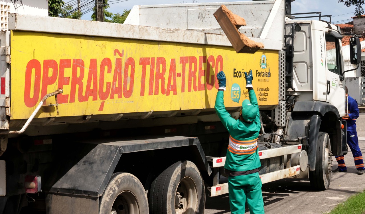 caminhão da operação tira-treco